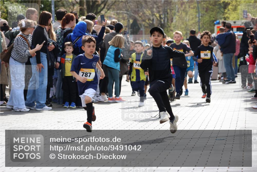 12.04.2026 - 45. Internationalen Wilhelmsburger Insellauf Strokosch-Dieckow http://msf.ph/oto/9491042 12.04.2026 14:19:43 Ziel 950, 275, 480, 787, 952, 1604, 985, 944, 64, 96, 579 meine-sportfotos.de