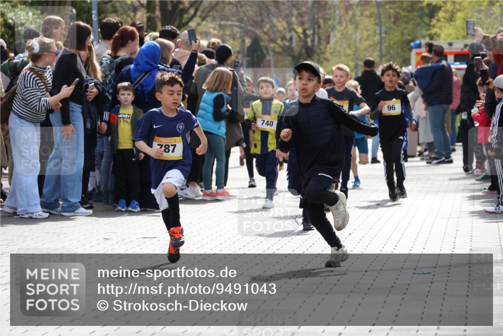 12.04.2026 - 45. Internationalen Wilhelmsburger Insellauf Strokosch-Dieckow http://msf.ph/oto/9491043 12.04.2026 14:19:43 Ziel 950, 275, 480, 787, 952, 1604, 985, 944, 64, 96, 579 meine-sportfotos.de