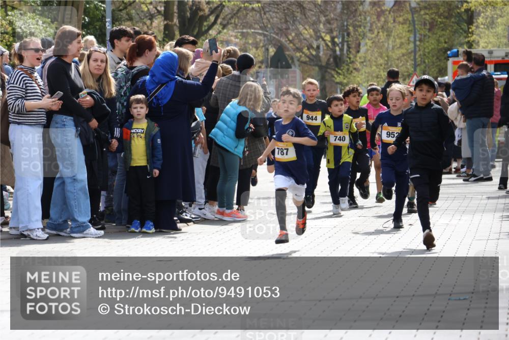 12.04.2026 - 45. Internationalen Wilhelmsburger Insellauf Strokosch-Dieckow http://msf.ph/oto/9491053 12.04.2026 14:19:42 Ziel 950, 275, 480, 787, 952, 1604, 985, 944, 64 meine-sportfotos.de
