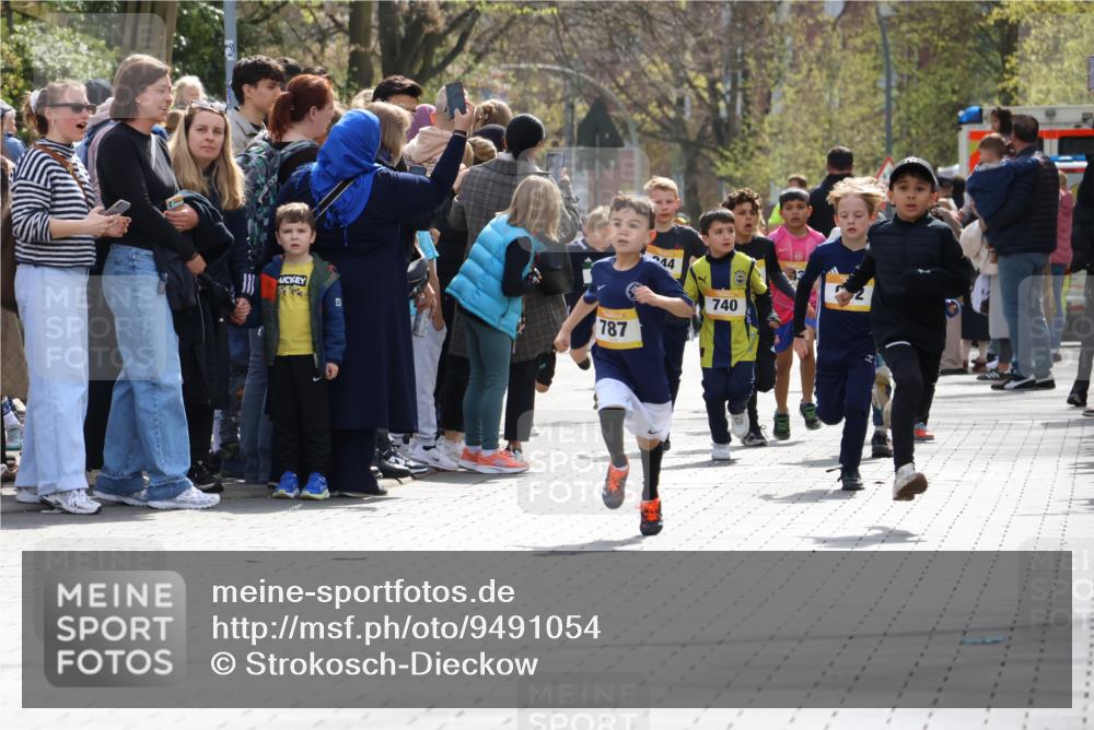 12.04.2026 - 45. Internationalen Wilhelmsburger Insellauf Strokosch-Dieckow http://msf.ph/oto/9491054 12.04.2026 14:19:42 Ziel 950, 275, 480, 787, 952, 1604, 985, 944, 64 meine-sportfotos.de