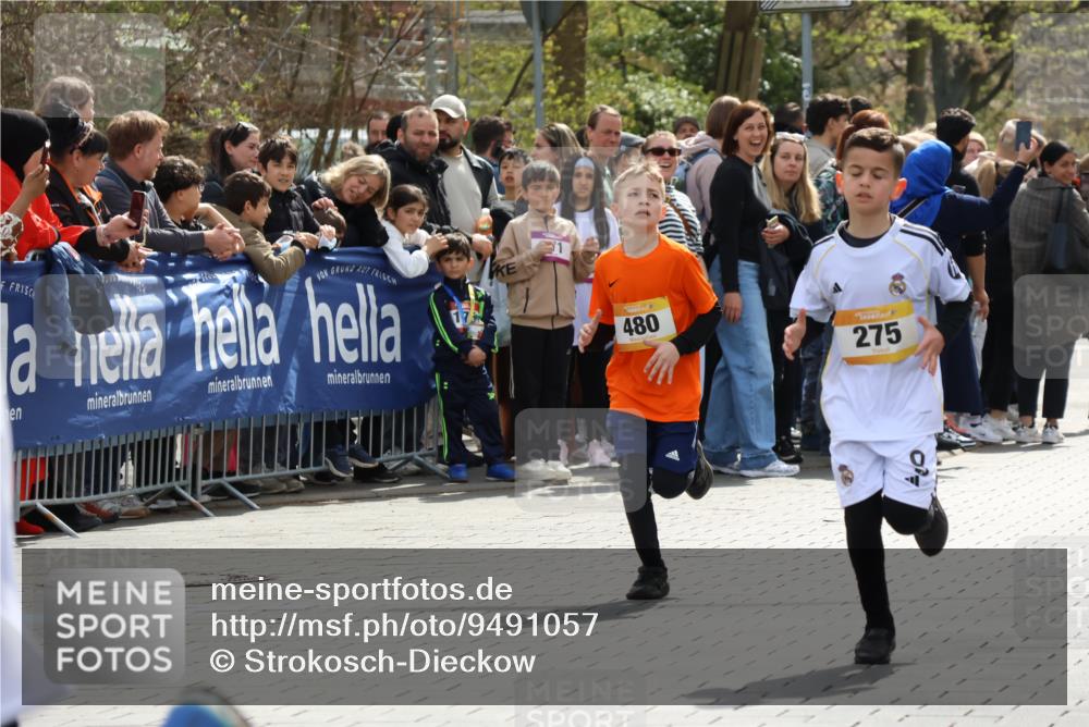 12.04.2026 - 45. Internationalen Wilhelmsburger Insellauf Strokosch-Dieckow http://msf.ph/oto/9491057 12.04.2026 14:19:37 Ziel 1614, 1613, 950, 275, 480 meine-sportfotos.de