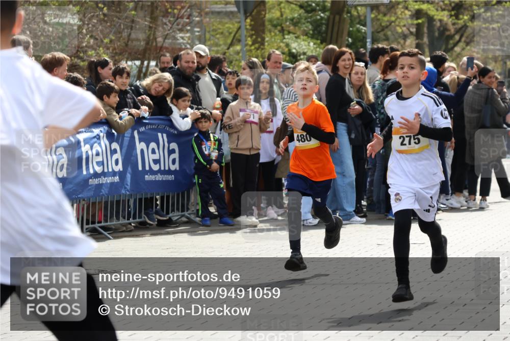 12.04.2026 - 45. Internationalen Wilhelmsburger Insellauf Strokosch-Dieckow http://msf.ph/oto/9491059 12.04.2026 14:19:37 Ziel 1614, 1613, 950, 275, 480 meine-sportfotos.de