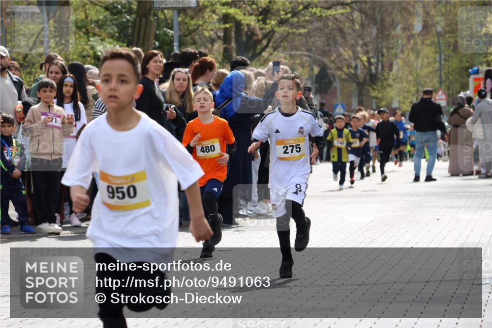 12.04.2026 - 45. Internationalen Wilhelmsburger Insellauf Strokosch-Dieckow http://msf.ph/oto/9491063 12.04.2026 14:19:35 Ziel 1614, 1613, 950, 275, 480 meine-sportfotos.de