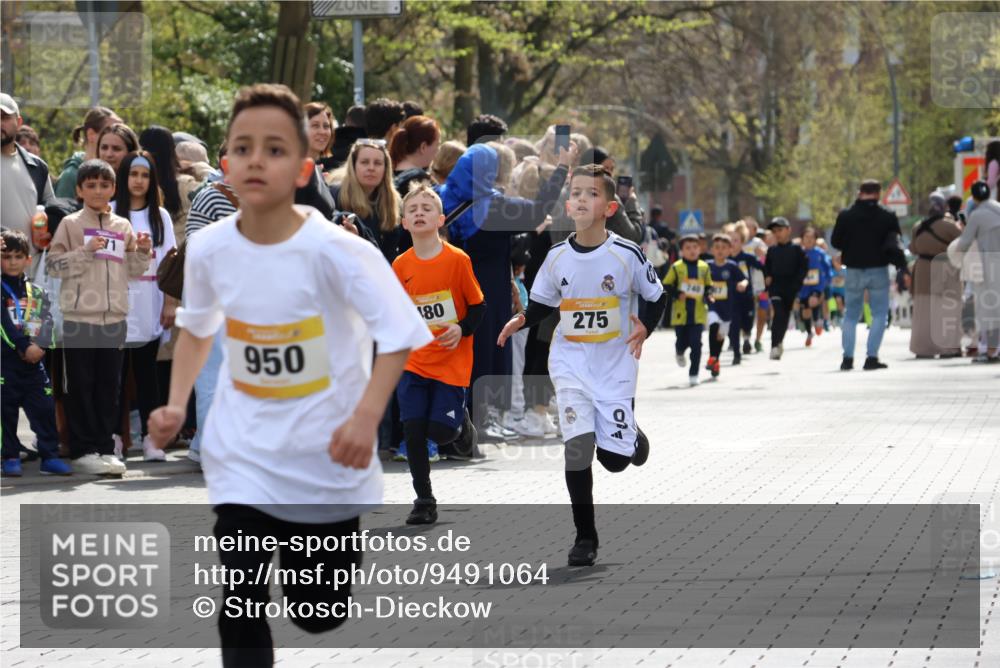 12.04.2026 - 45. Internationalen Wilhelmsburger Insellauf Strokosch-Dieckow http://msf.ph/oto/9491064 12.04.2026 14:19:35 Ziel 1614, 1613, 950, 275, 480 meine-sportfotos.de