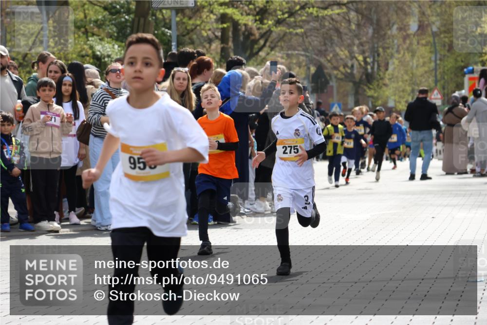 12.04.2026 - 45. Internationalen Wilhelmsburger Insellauf Strokosch-Dieckow http://msf.ph/oto/9491065 12.04.2026 14:19:35 Ziel 1614, 1613, 950, 275, 480 meine-sportfotos.de