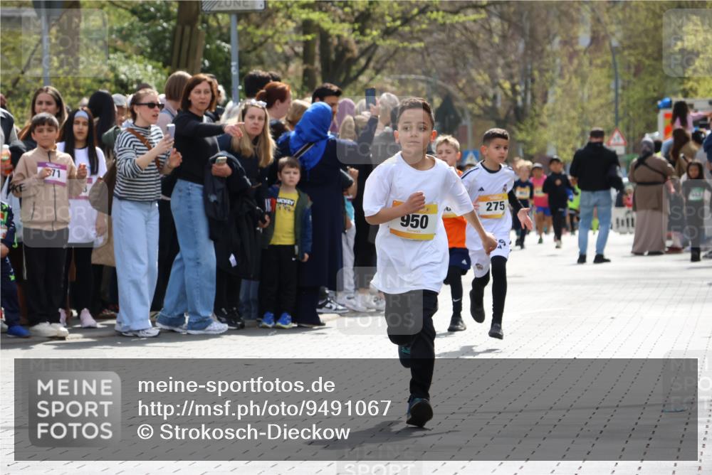 12.04.2026 - 45. Internationalen Wilhelmsburger Insellauf Strokosch-Dieckow http://msf.ph/oto/9491067 12.04.2026 14:19:34 Ziel 265, 87, 1614, 1613, 950, 275, 480 meine-sportfotos.de