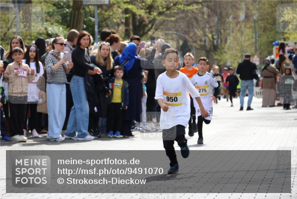 12.04.2026 - 45. Internationalen Wilhelmsburger Insellauf Strokosch-Dieckow http://msf.ph/oto/9491070 12.04.2026 14:19:33 Ziel 265, 87, 1614, 1613, 950, 275, 480 meine-sportfotos.de
