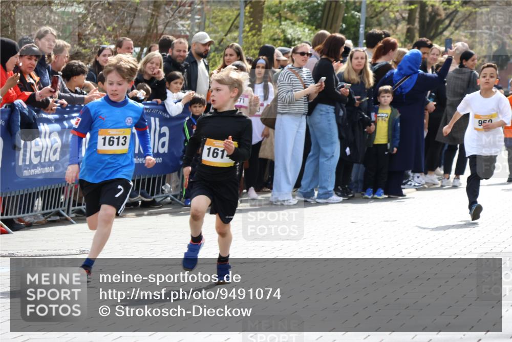 12.04.2026 - 45. Internationalen Wilhelmsburger Insellauf Strokosch-Dieckow http://msf.ph/oto/9491074 12.04.2026 14:19:32 Ziel 265, 87, 1614, 1613, 950, 275 meine-sportfotos.de