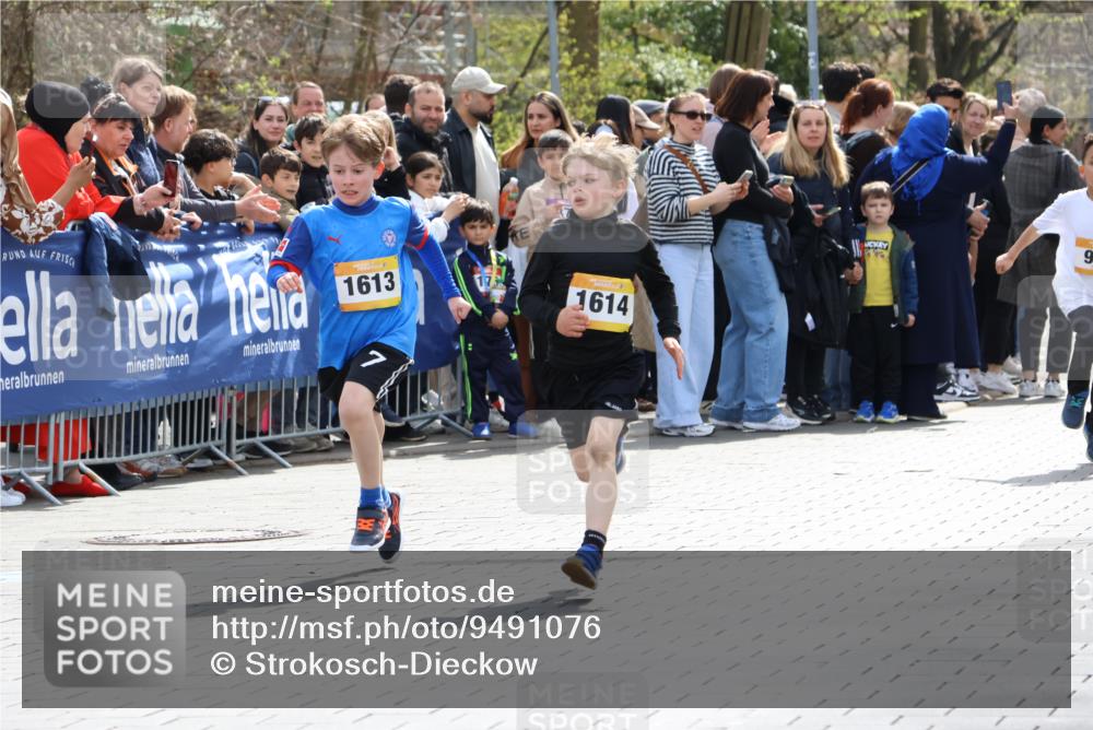 12.04.2026 - 45. Internationalen Wilhelmsburger Insellauf Strokosch-Dieckow http://msf.ph/oto/9491076 12.04.2026 14:19:32 Ziel 265, 87, 1614, 1613, 950, 275 meine-sportfotos.de