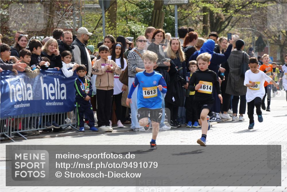 12.04.2026 - 45. Internationalen Wilhelmsburger Insellauf Strokosch-Dieckow http://msf.ph/oto/9491079 12.04.2026 14:19:31 Ziel 941, 265, 87, 1614, 1613, 950 meine-sportfotos.de