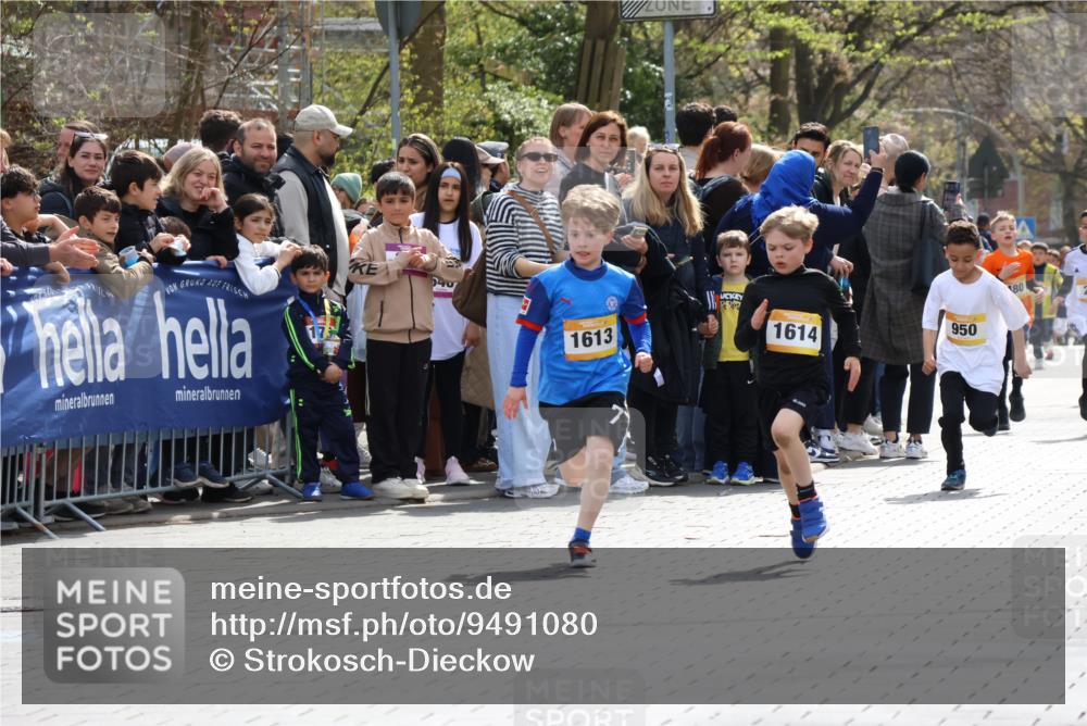 12.04.2026 - 45. Internationalen Wilhelmsburger Insellauf Strokosch-Dieckow http://msf.ph/oto/9491080 12.04.2026 14:19:31 Ziel 941, 265, 87, 1614, 1613, 950 meine-sportfotos.de