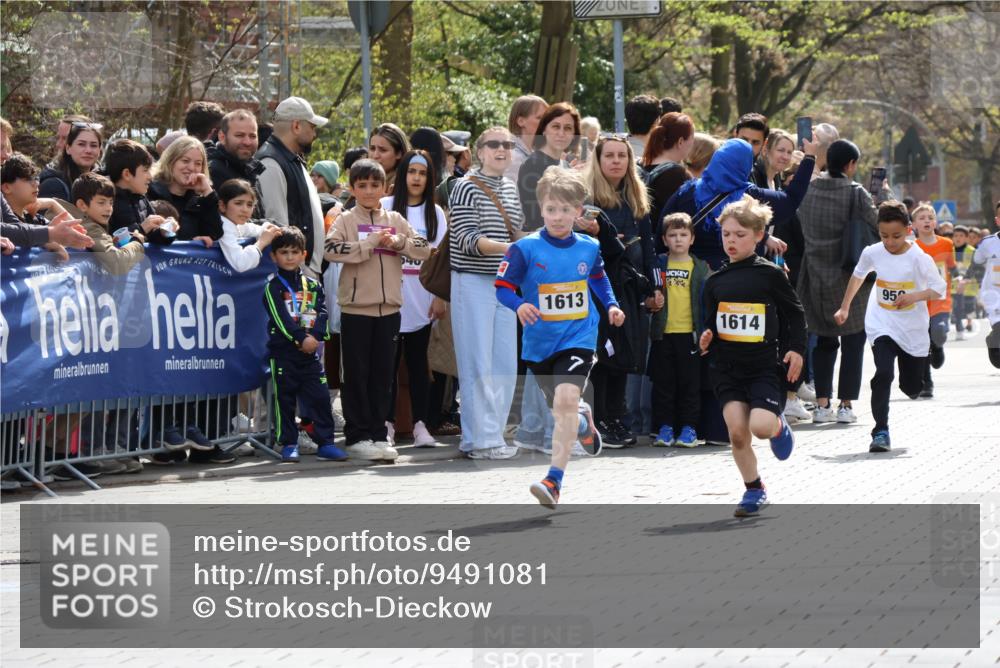 12.04.2026 - 45. Internationalen Wilhelmsburger Insellauf Strokosch-Dieckow http://msf.ph/oto/9491081 12.04.2026 14:19:31 Ziel 941, 265, 87, 1614, 1613, 950 meine-sportfotos.de