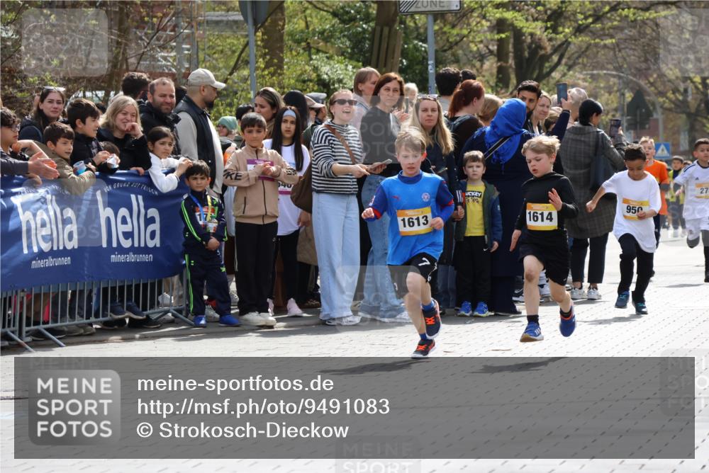 12.04.2026 - 45. Internationalen Wilhelmsburger Insellauf Strokosch-Dieckow http://msf.ph/oto/9491083 12.04.2026 14:19:31 Ziel 941, 265, 87, 1614, 1613, 950 meine-sportfotos.de