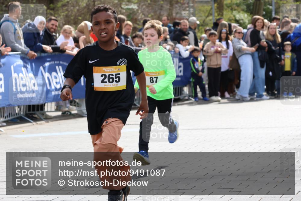 12.04.2026 - 45. Internationalen Wilhelmsburger Insellauf Strokosch-Dieckow http://msf.ph/oto/9491087 12.04.2026 14:19:28 Ziel 941, 265, 87, 1614, 1613 meine-sportfotos.de