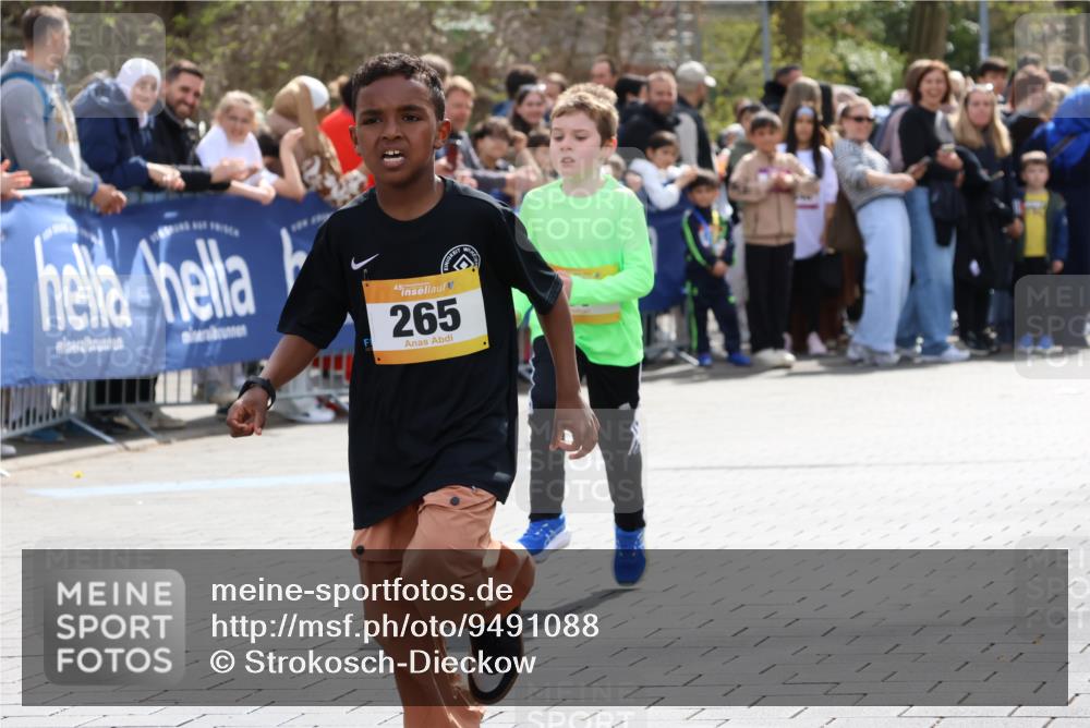 12.04.2026 - 45. Internationalen Wilhelmsburger Insellauf Strokosch-Dieckow http://msf.ph/oto/9491088 12.04.2026 14:19:28 Ziel 941, 265, 87, 1614, 1613 meine-sportfotos.de