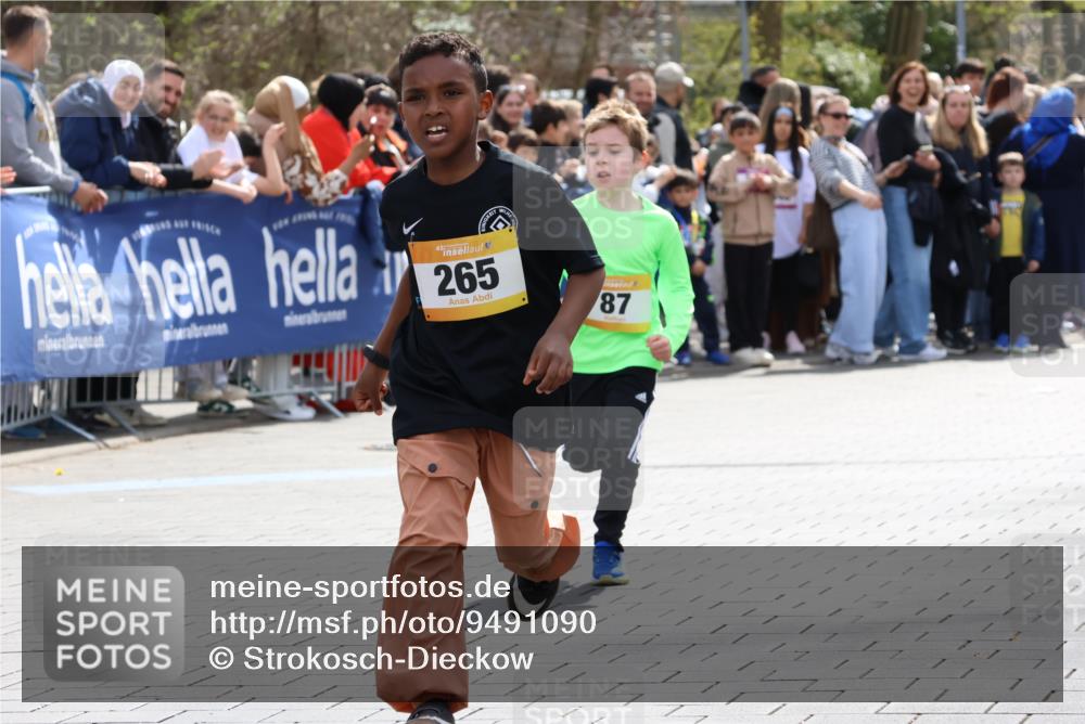 12.04.2026 - 45. Internationalen Wilhelmsburger Insellauf Strokosch-Dieckow http://msf.ph/oto/9491090 12.04.2026 14:19:28 Ziel 941, 265, 87, 1614, 1613 meine-sportfotos.de