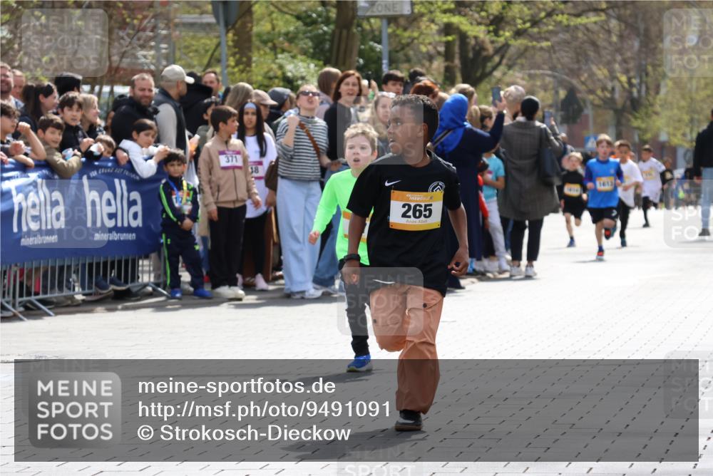 12.04.2026 - 45. Internationalen Wilhelmsburger Insellauf Strokosch-Dieckow http://msf.ph/oto/9491091 12.04.2026 14:19:26 Ziel 941, 265, 87, 1614 meine-sportfotos.de