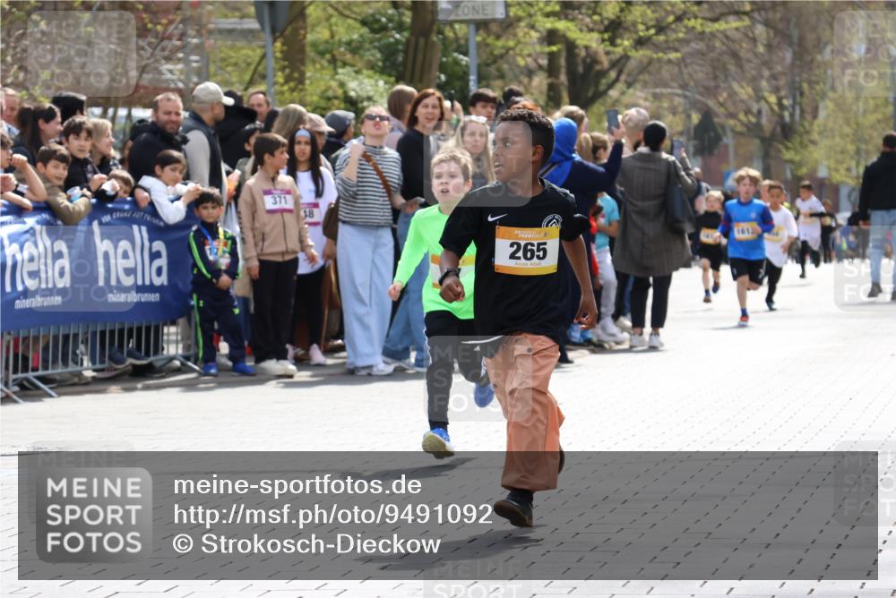 12.04.2026 - 45. Internationalen Wilhelmsburger Insellauf Strokosch-Dieckow http://msf.ph/oto/9491092 12.04.2026 14:19:26 Ziel 941, 265, 87, 1614 meine-sportfotos.de