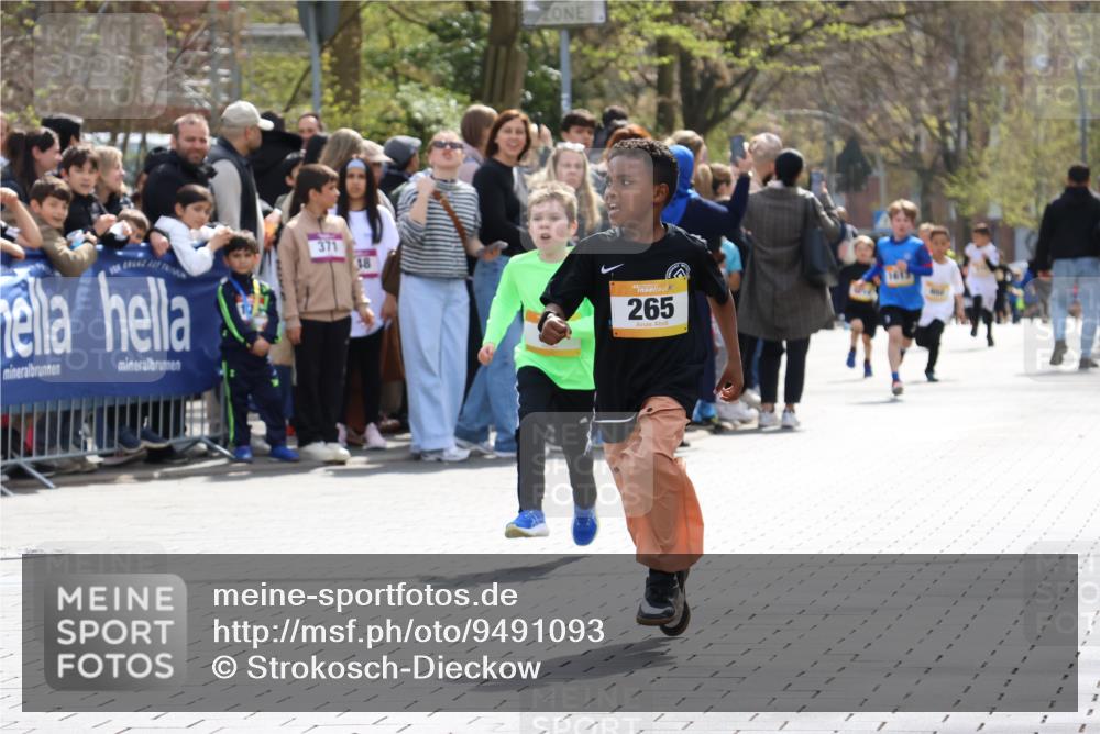 12.04.2026 - 45. Internationalen Wilhelmsburger Insellauf Strokosch-Dieckow http://msf.ph/oto/9491093 12.04.2026 14:19:26 Ziel 941, 265, 87, 1614 meine-sportfotos.de