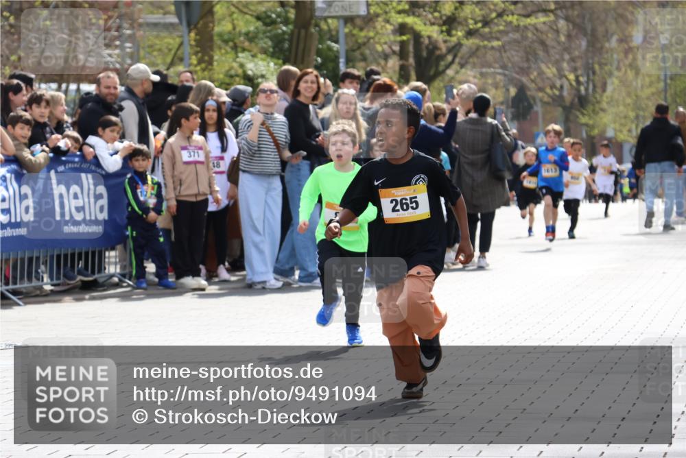 12.04.2026 - 45. Internationalen Wilhelmsburger Insellauf Strokosch-Dieckow http://msf.ph/oto/9491094 12.04.2026 14:19:26 Ziel 941, 265, 87, 1614 meine-sportfotos.de