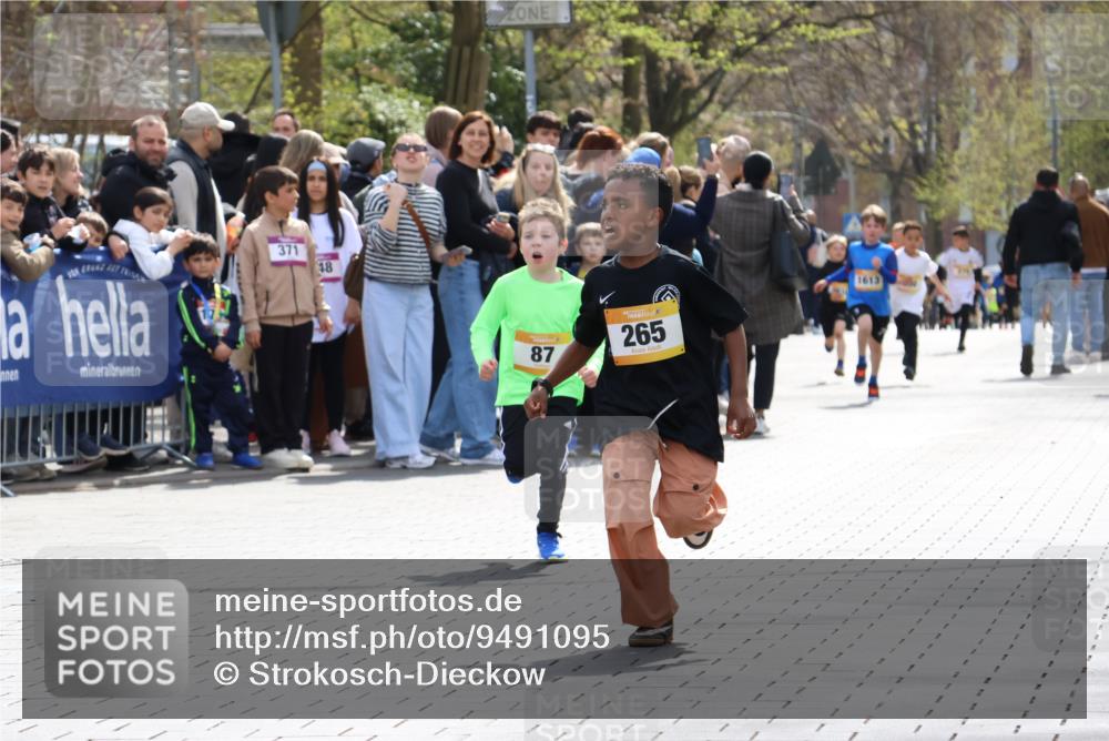 12.04.2026 - 45. Internationalen Wilhelmsburger Insellauf Strokosch-Dieckow http://msf.ph/oto/9491095 12.04.2026 14:19:26 Ziel 941, 265, 87, 1614 meine-sportfotos.de