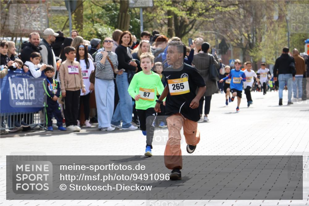 12.04.2026 - 45. Internationalen Wilhelmsburger Insellauf Strokosch-Dieckow http://msf.ph/oto/9491096 12.04.2026 14:19:26 Ziel 941, 265, 87, 1614 meine-sportfotos.de