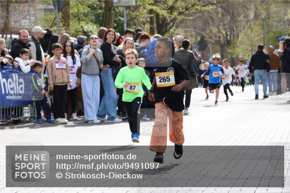 12.04.2026 - 45. Internationalen Wilhelmsburger Insellauf Strokosch-Dieckow http://msf.ph/oto/9491097 12.04.2026 14:19:26 Ziel 941, 265, 87, 1614 meine-sportfotos.de