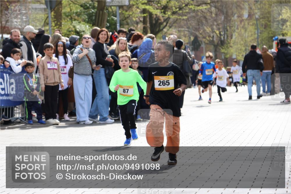 12.04.2026 - 45. Internationalen Wilhelmsburger Insellauf Strokosch-Dieckow http://msf.ph/oto/9491098 12.04.2026 14:19:26 Ziel 941, 265, 87, 1614 meine-sportfotos.de