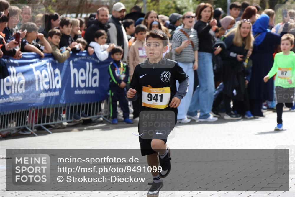 12.04.2026 - 45. Internationalen Wilhelmsburger Insellauf Strokosch-Dieckow http://msf.ph/oto/9491099 12.04.2026 14:19:24 Ziel 941, 265, 87 meine-sportfotos.de