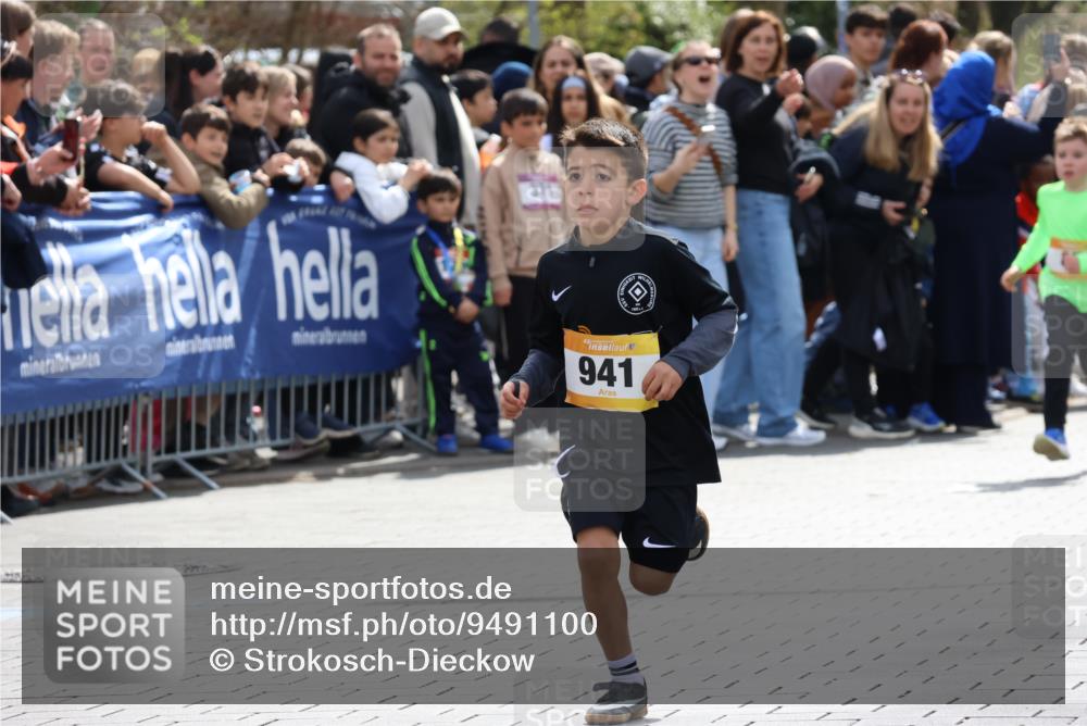 12.04.2026 - 45. Internationalen Wilhelmsburger Insellauf Strokosch-Dieckow http://msf.ph/oto/9491100 12.04.2026 14:19:24 Ziel 941, 265, 87 meine-sportfotos.de