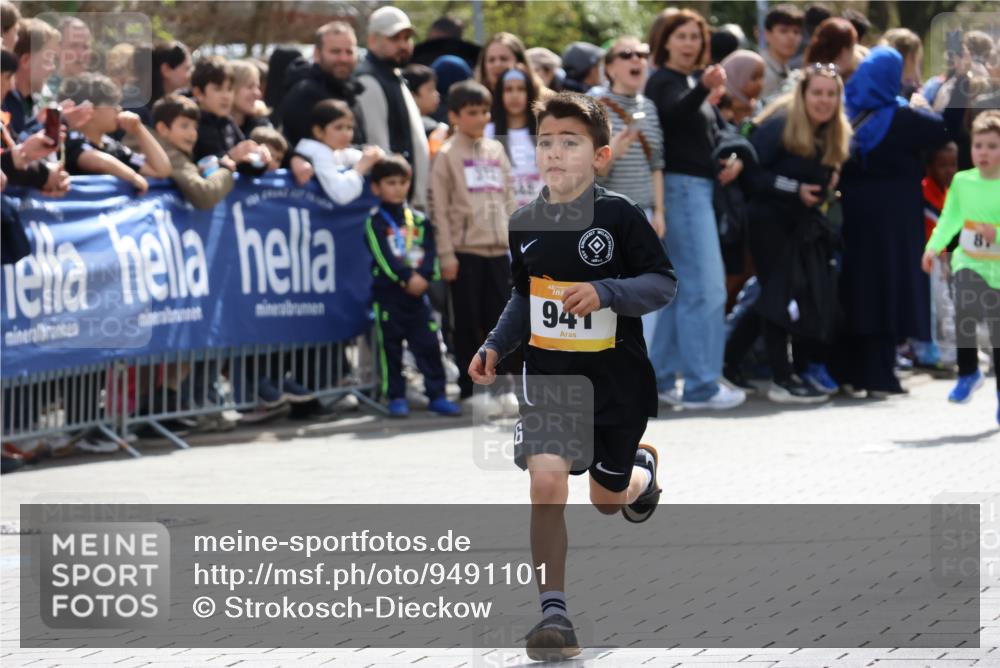 12.04.2026 - 45. Internationalen Wilhelmsburger Insellauf Strokosch-Dieckow http://msf.ph/oto/9491101 12.04.2026 14:19:24 Ziel 941, 265, 87 meine-sportfotos.de