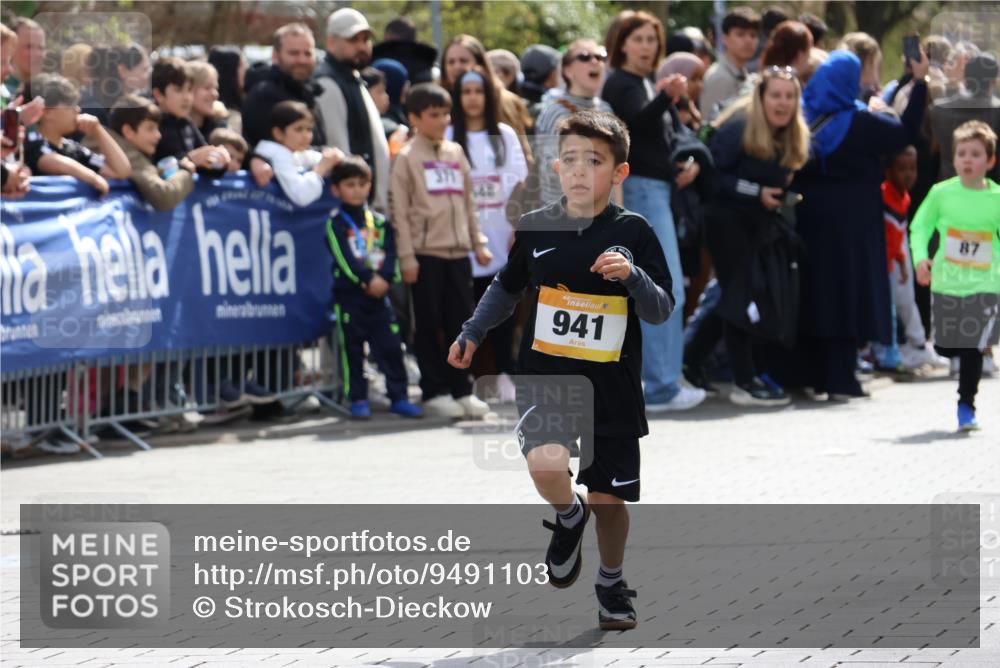 12.04.2026 - 45. Internationalen Wilhelmsburger Insellauf Strokosch-Dieckow http://msf.ph/oto/9491103 12.04.2026 14:19:24 Ziel 941, 265, 87 meine-sportfotos.de