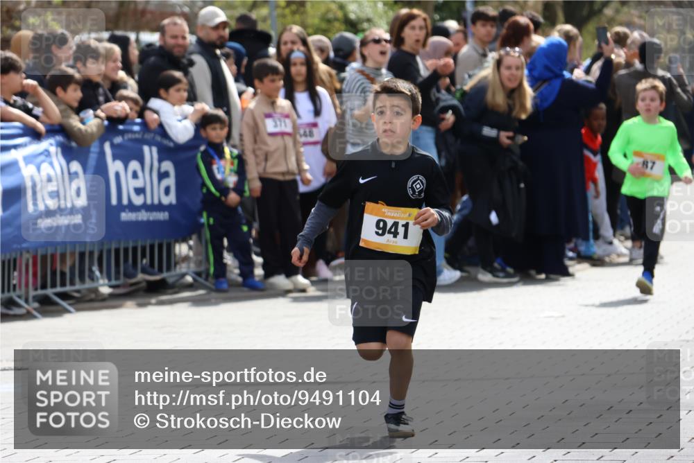 12.04.2026 - 45. Internationalen Wilhelmsburger Insellauf Strokosch-Dieckow http://msf.ph/oto/9491104 12.04.2026 14:19:24 Ziel 941, 265, 87 meine-sportfotos.de