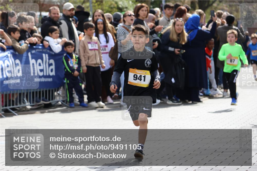 12.04.2026 - 45. Internationalen Wilhelmsburger Insellauf Strokosch-Dieckow http://msf.ph/oto/9491105 12.04.2026 14:19:24 Ziel 941, 265, 87 meine-sportfotos.de