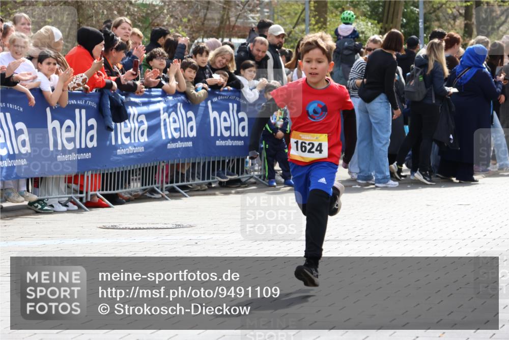 12.04.2026 - 45. Internationalen Wilhelmsburger Insellauf Strokosch-Dieckow http://msf.ph/oto/9491109 12.04.2026 14:19:09 Ziel 1624 meine-sportfotos.de