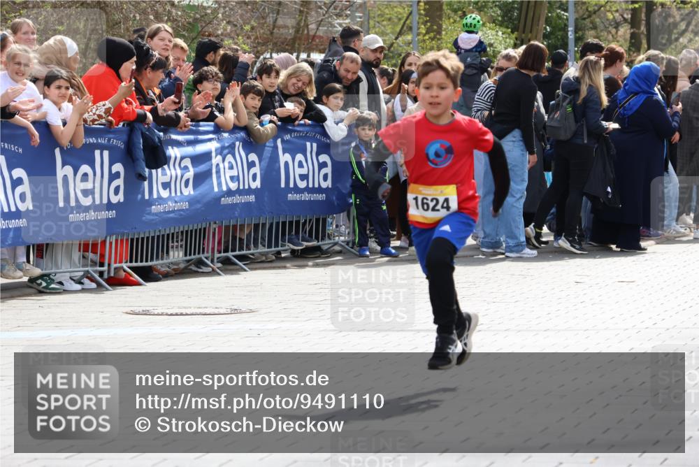 12.04.2026 - 45. Internationalen Wilhelmsburger Insellauf Strokosch-Dieckow http://msf.ph/oto/9491110 12.04.2026 14:19:09 Ziel 1624 meine-sportfotos.de