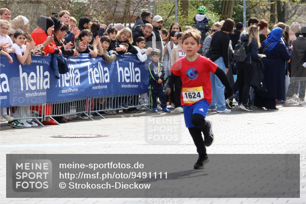 12.04.2026 - 45. Internationalen Wilhelmsburger Insellauf Strokosch-Dieckow http://msf.ph/oto/9491111 12.04.2026 14:19:09 Ziel 1624 meine-sportfotos.de