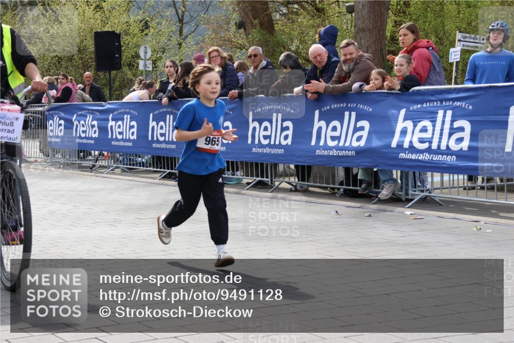 12.04.2026 - 45. Internationalen Wilhelmsburger Insellauf Strokosch-Dieckow http://msf.ph/oto/9491128 12.04.2026 14:13:09 Ziel 965 meine-sportfotos.de