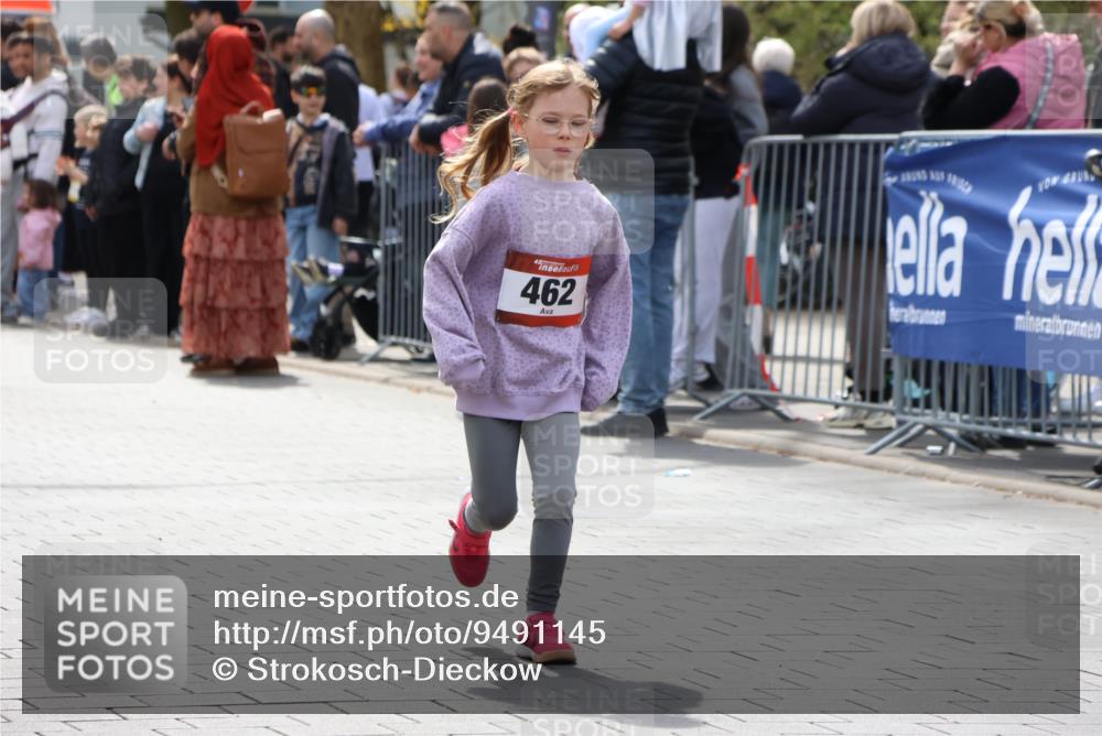 12.04.2026 - 45. Internationalen Wilhelmsburger Insellauf Strokosch-Dieckow http://msf.ph/oto/9491145 12.04.2026 14:11:54 Ziel 1070, 462 meine-sportfotos.de
