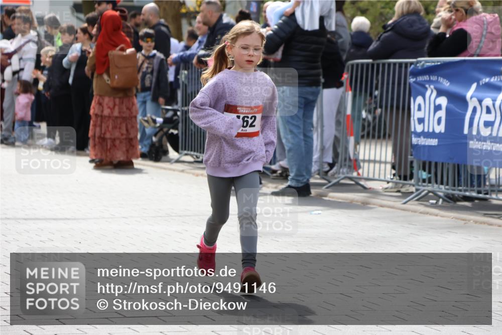 12.04.2026 - 45. Internationalen Wilhelmsburger Insellauf Strokosch-Dieckow http://msf.ph/oto/9491146 12.04.2026 14:11:54 Ziel 1070, 462 meine-sportfotos.de