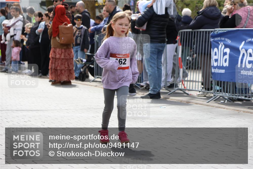 12.04.2026 - 45. Internationalen Wilhelmsburger Insellauf Strokosch-Dieckow http://msf.ph/oto/9491147 12.04.2026 14:11:54 Ziel 1070, 462 meine-sportfotos.de