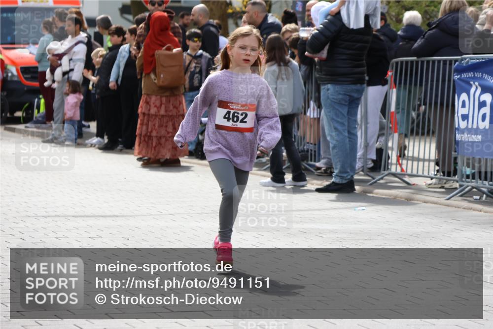12.04.2026 - 45. Internationalen Wilhelmsburger Insellauf Strokosch-Dieckow http://msf.ph/oto/9491151 12.04.2026 14:11:53 Ziel 1070, 462 meine-sportfotos.de