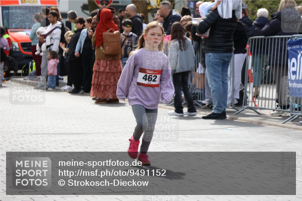 12.04.2026 - 45. Internationalen Wilhelmsburger Insellauf Strokosch-Dieckow http://msf.ph/oto/9491152 12.04.2026 14:11:53 Ziel 1070, 462 meine-sportfotos.de