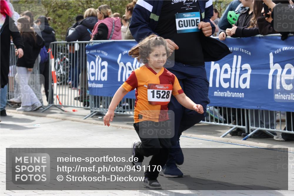 12.04.2026 - 45. Internationalen Wilhelmsburger Insellauf Strokosch-Dieckow http://msf.ph/oto/9491170 12.04.2026 14:11:39 Ziel 1528, 213 meine-sportfotos.de