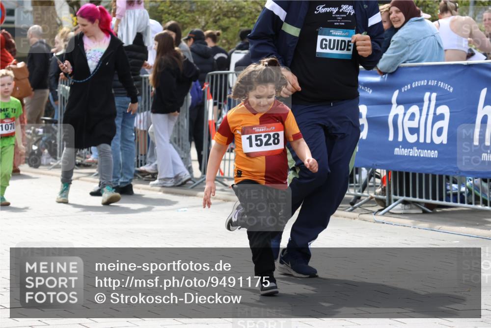 12.04.2026 - 45. Internationalen Wilhelmsburger Insellauf Strokosch-Dieckow http://msf.ph/oto/9491175 12.04.2026 14:11:39 Ziel 1528, 213 meine-sportfotos.de