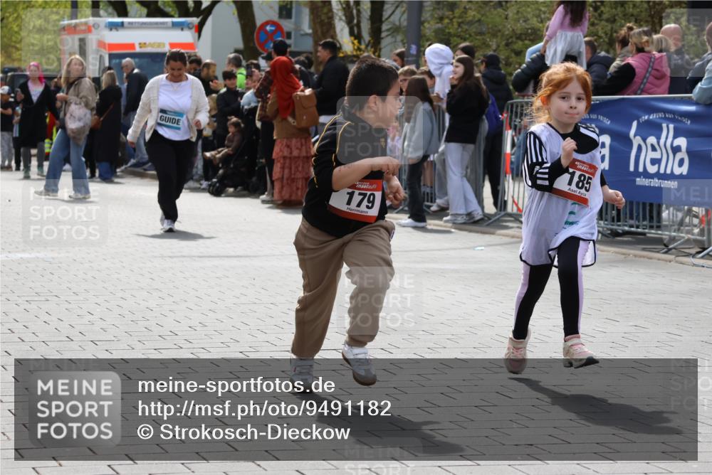12.04.2026 - 45. Internationalen Wilhelmsburger Insellauf Strokosch-Dieckow http://msf.ph/oto/9491182 12.04.2026 14:11:29 Ziel 185, 193, 179 meine-sportfotos.de