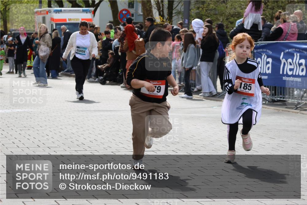 12.04.2026 - 45. Internationalen Wilhelmsburger Insellauf Strokosch-Dieckow http://msf.ph/oto/9491183 12.04.2026 14:11:29 Ziel 185, 193, 179 meine-sportfotos.de