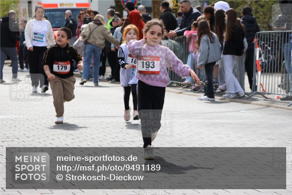 12.04.2026 - 45. Internationalen Wilhelmsburger Insellauf Strokosch-Dieckow http://msf.ph/oto/9491189 12.04.2026 14:11:26 Ziel 773, 1527, 1515, 185, 193, 179 meine-sportfotos.de
