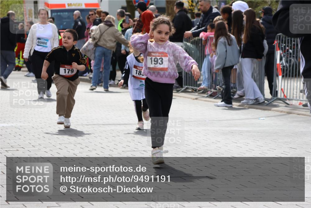 12.04.2026 - 45. Internationalen Wilhelmsburger Insellauf Strokosch-Dieckow http://msf.ph/oto/9491191 12.04.2026 14:11:26 Ziel 773, 1527, 1515, 185, 193, 179 meine-sportfotos.de