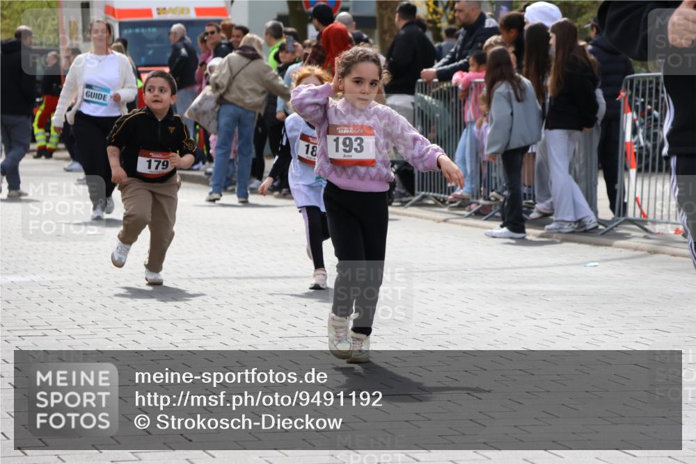 12.04.2026 - 45. Internationalen Wilhelmsburger Insellauf Strokosch-Dieckow http://msf.ph/oto/9491192 12.04.2026 14:11:26 Ziel 773, 1527, 1515, 185, 193, 179 meine-sportfotos.de